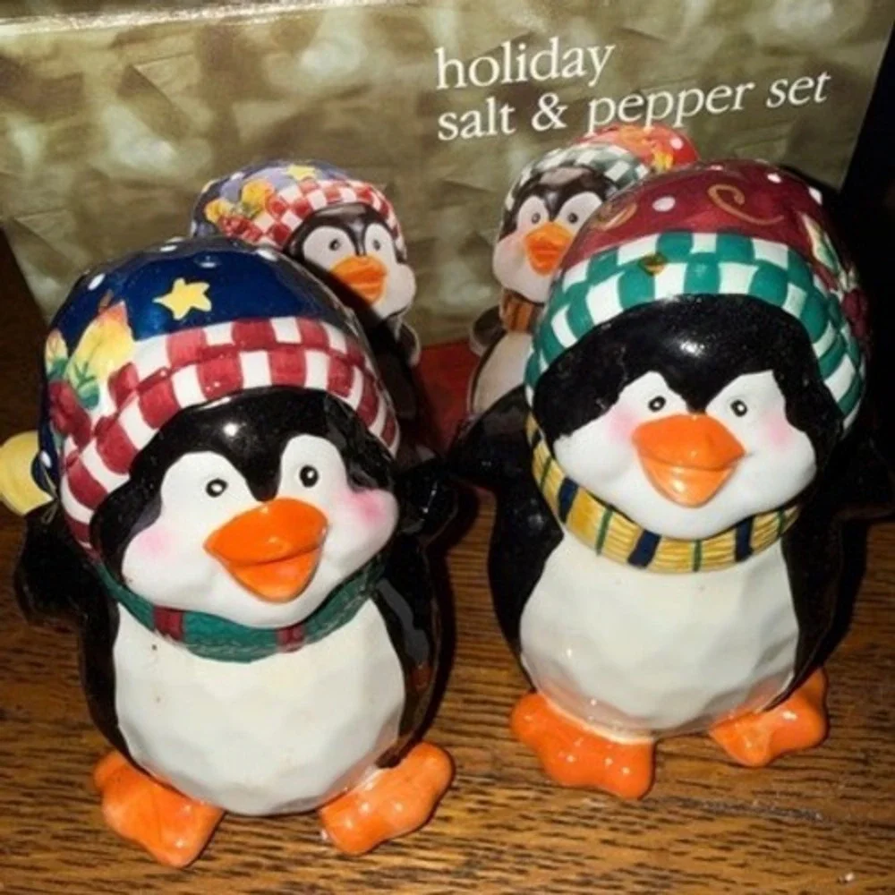Holiday‎ Penguin Salt and Pepper Shaker Set Ceramic Winter Christmas Decor 3.5